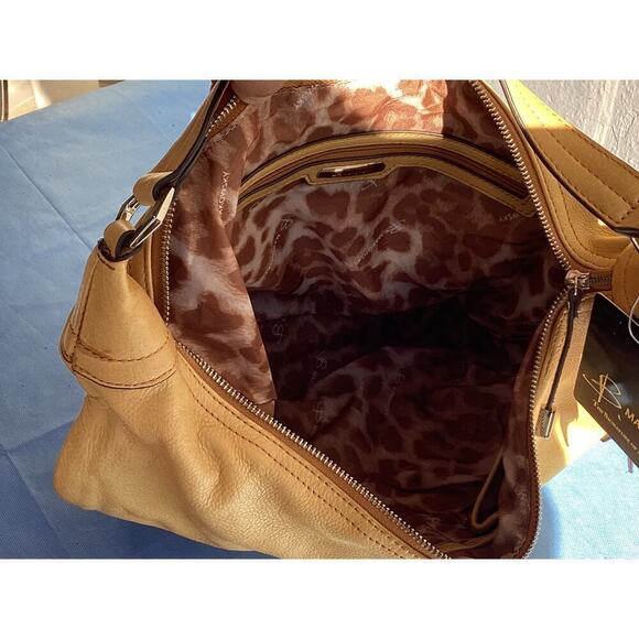 B Makowsky soft pebbled leather Bucket shoulder slouchy bag - Picture 7 of 8